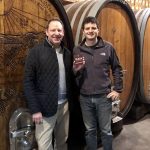 Johannes Scheid mit Florian Boldt im Weinkeller von Schug Winery